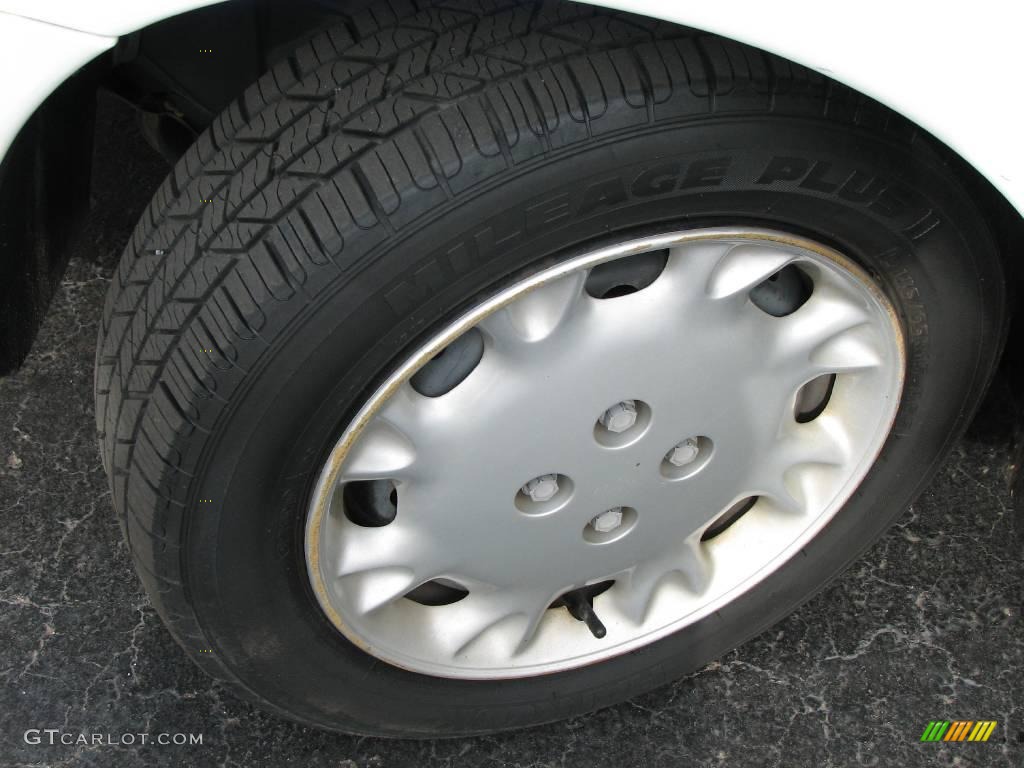 1997 S Series SL2 Sedan - White / Gray photo #11