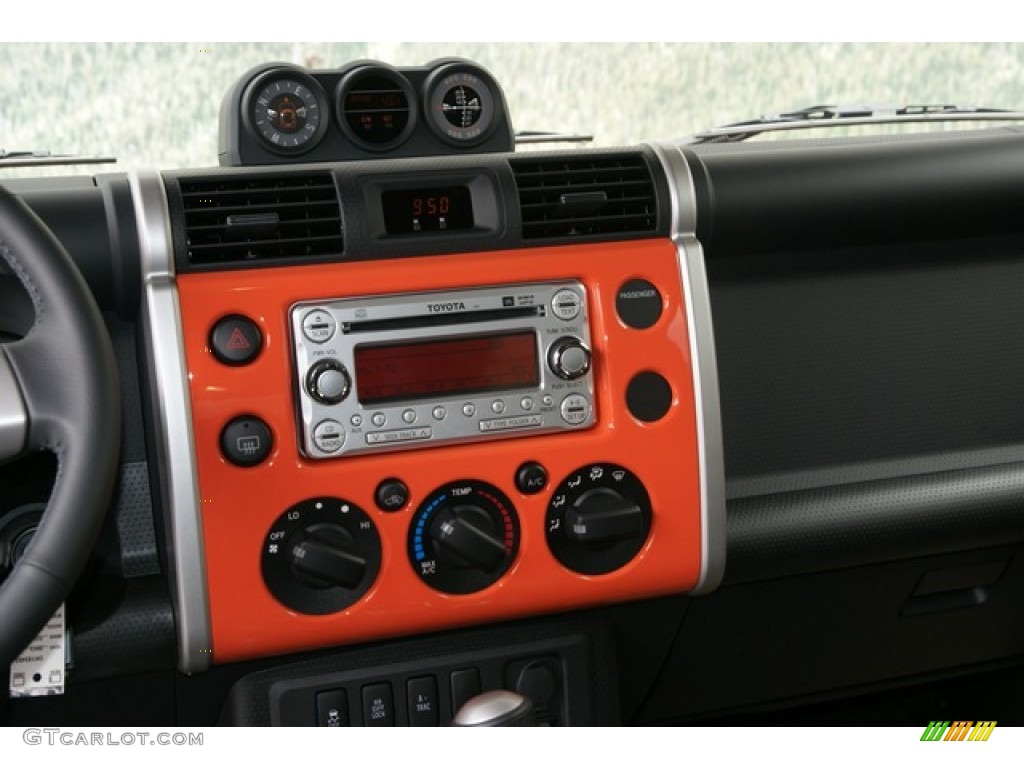 2013 Toyota FJ Cruiser 4WD Controls Photo #74500799