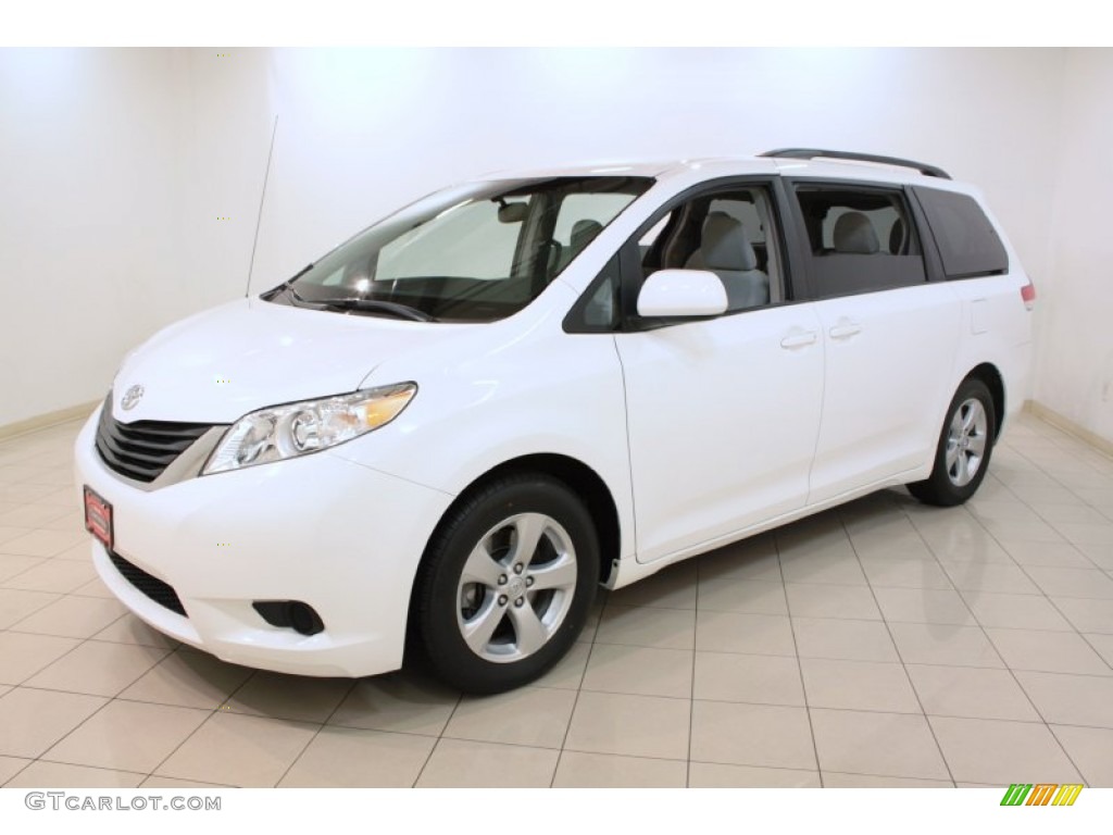 2011 Sienna LE - Super White / Light Gray photo #3