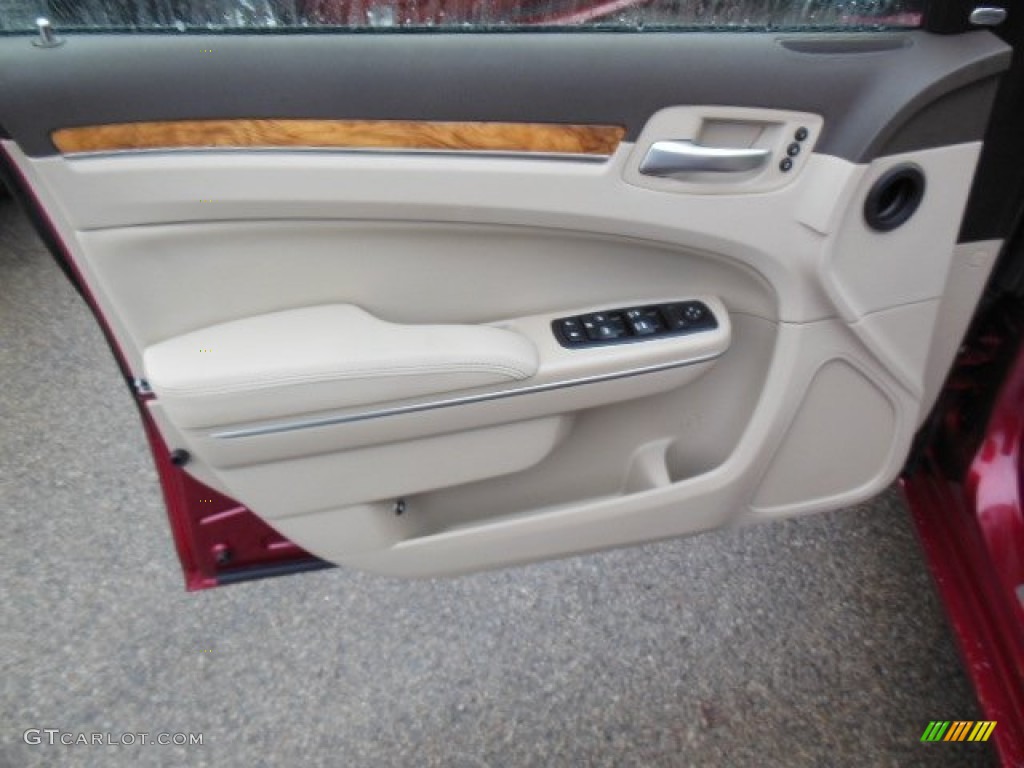 2013 Chrysler 300 C AWD Dark Frost Beige/Light Frost Beige Door Panel Photo #74507527