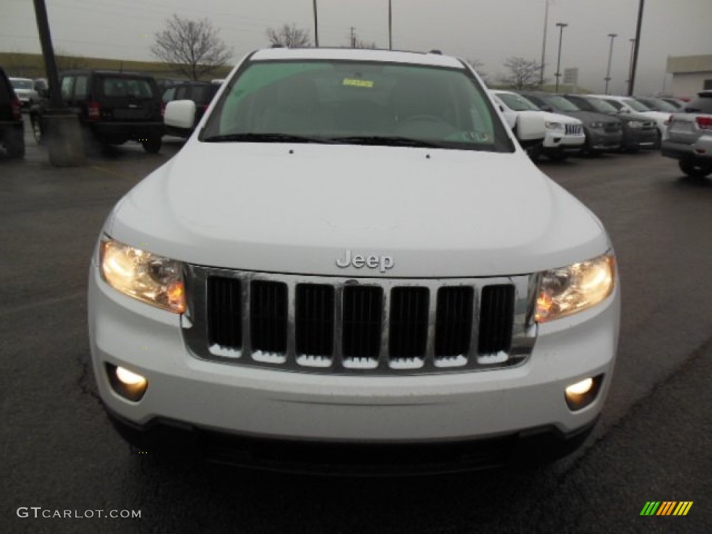 2013 Grand Cherokee Laredo X Package 4x4 - Bright White / Dark Graystone/Medium Graystone photo #3