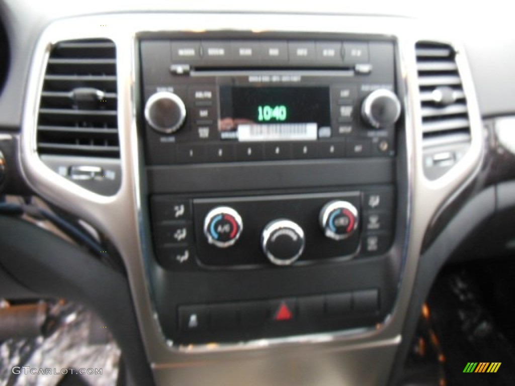 2013 Grand Cherokee Laredo 4x4 - Bright Silver Metallic / Black photo #16