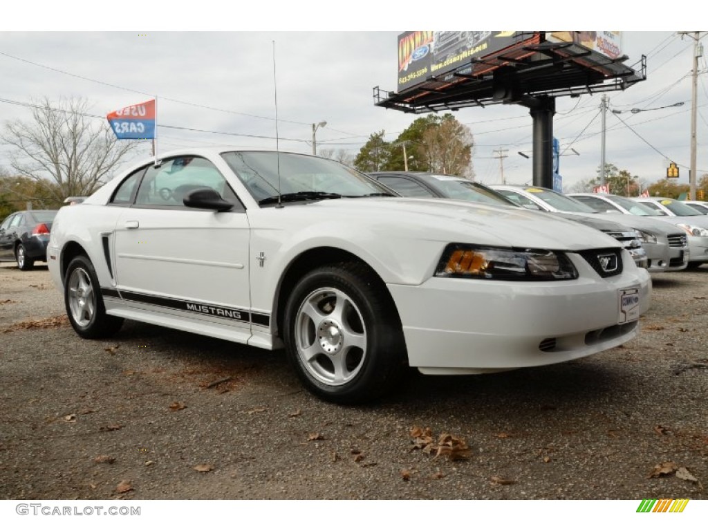 2003 Mustang V6 Coupe - Oxford White / Medium Graphite photo #3