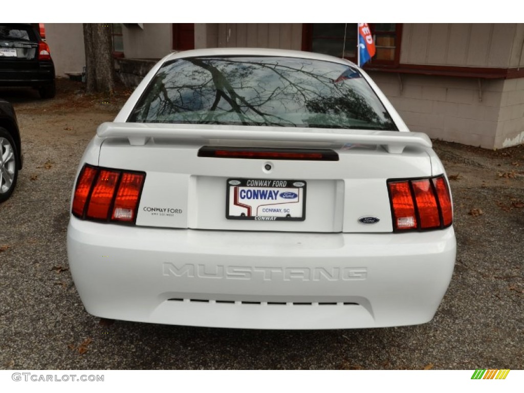 2003 Mustang V6 Coupe - Oxford White / Medium Graphite photo #5