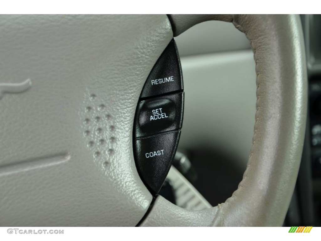 2003 Mustang V6 Coupe - Oxford White / Medium Graphite photo #13