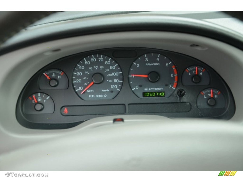 2003 Mustang V6 Coupe - Oxford White / Medium Graphite photo #14