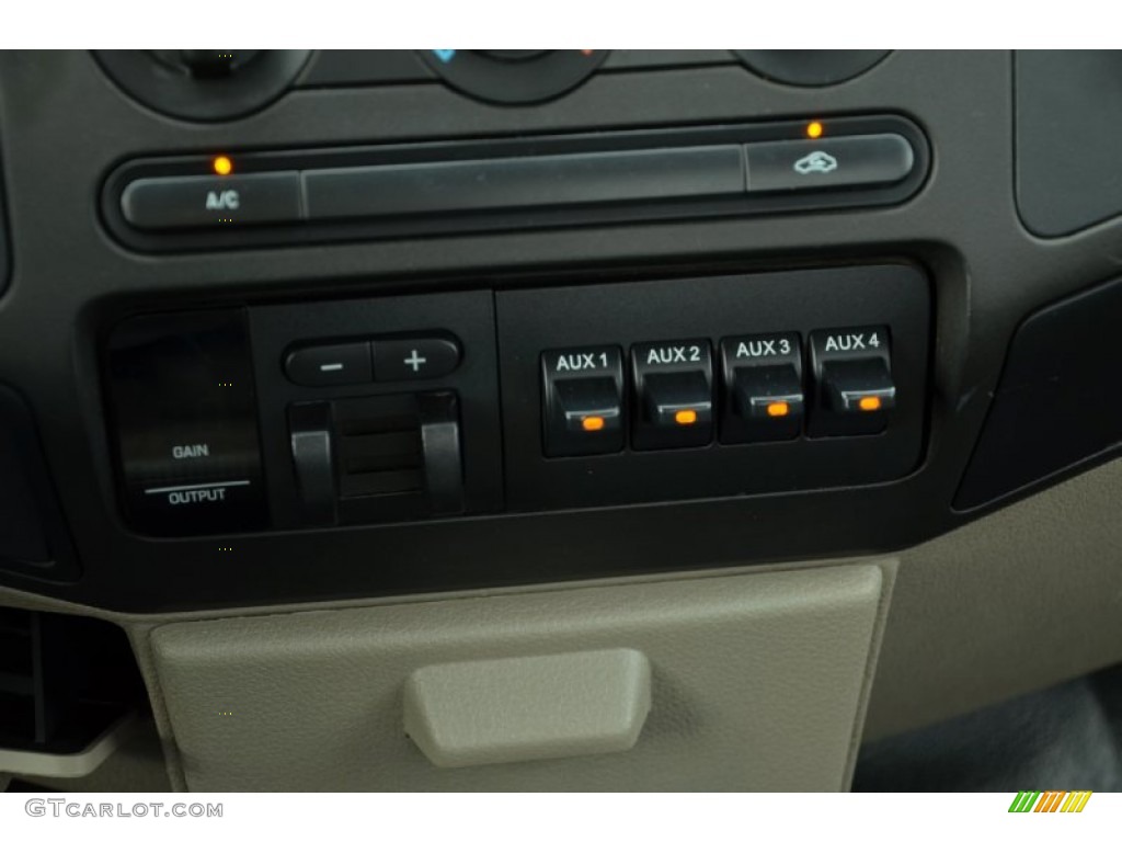 2008 Ford F250 Super Duty XL Regular Cab Controls Photo #74510718