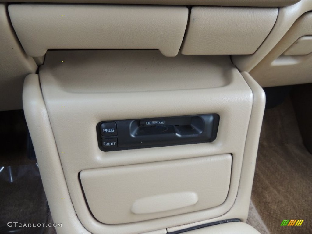 2000 Tahoe LS - Summit White / Medium Oak photo #20