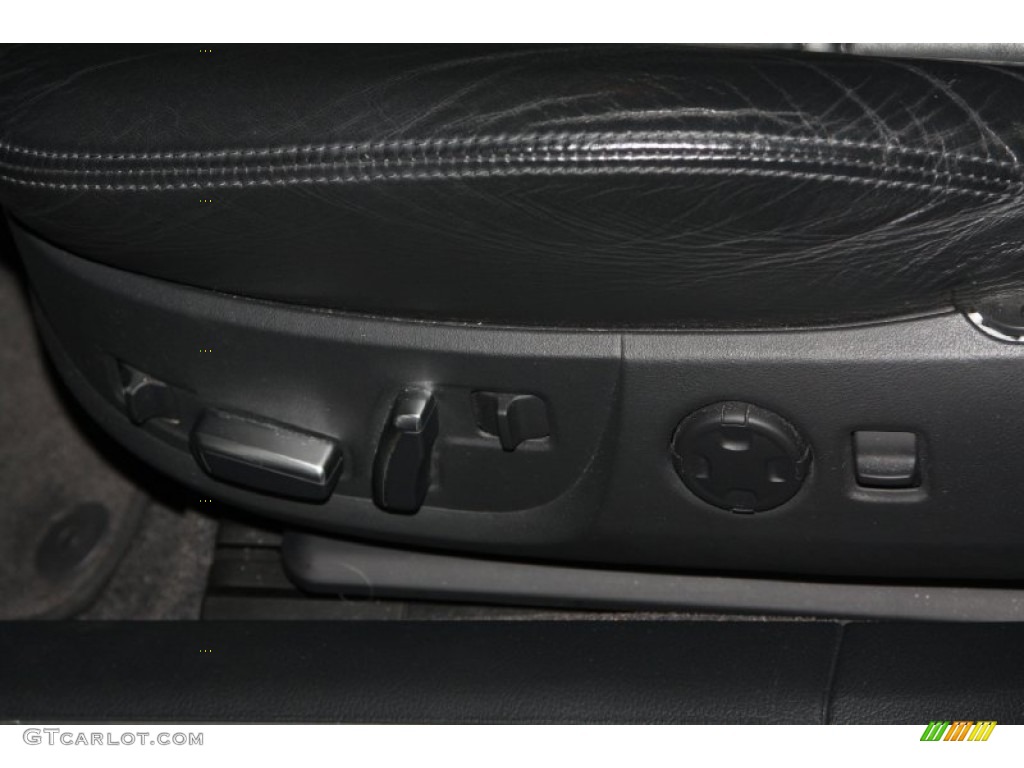 2007 Audi S8 5.2 quattro Controls Photo #74520872