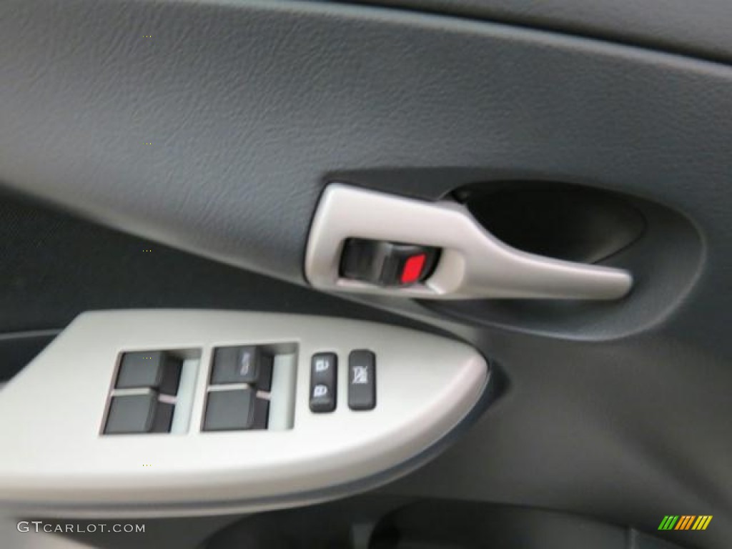 2013 Corolla S - Super White / Dark Charcoal photo #10