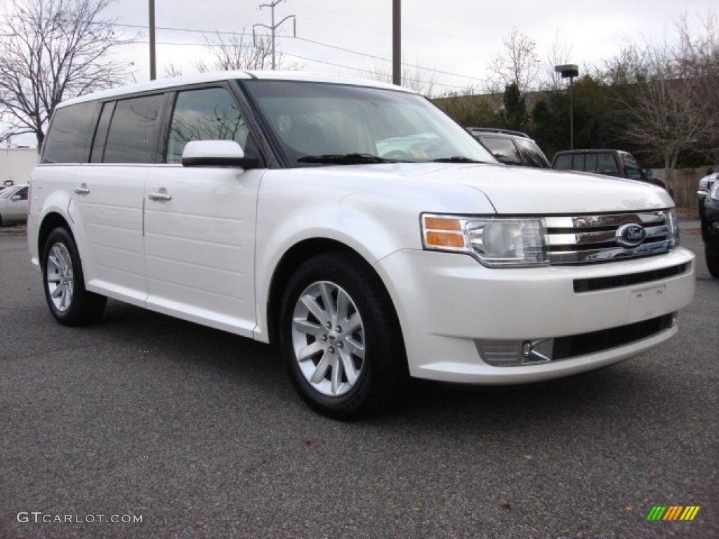 White Platinum Metallic Tri-Coat Ford Flex