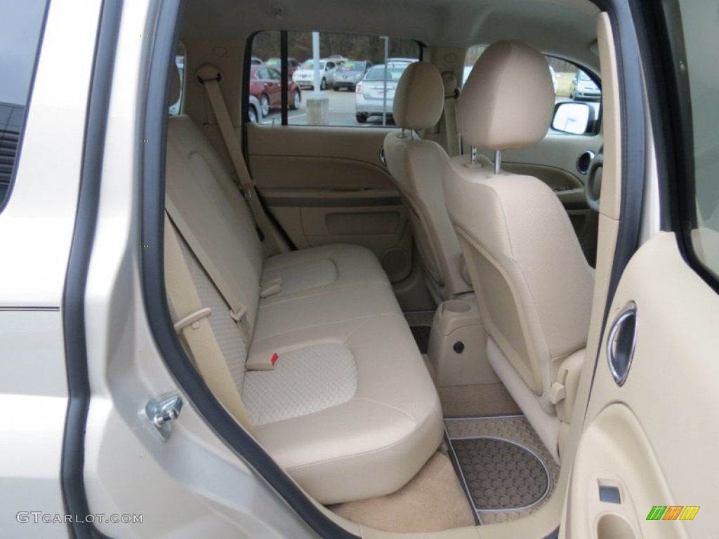 2009 HHR LS - Gold Mist Metallic / Cashmere photo #15