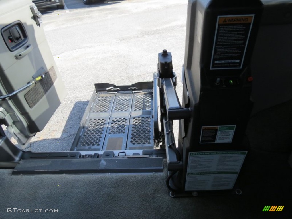 2007 Savana Van LS 1500 Passenger Conversion - Silver Birch Metallic / Medium Pewter photo #16