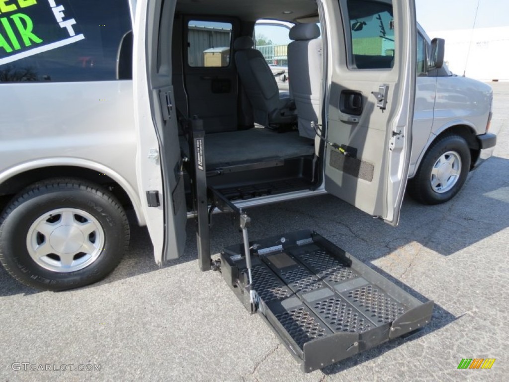 2007 Savana Van LS 1500 Passenger Conversion - Silver Birch Metallic / Medium Pewter photo #17