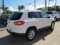 Candy White - Tiguan SE Photo No. 5