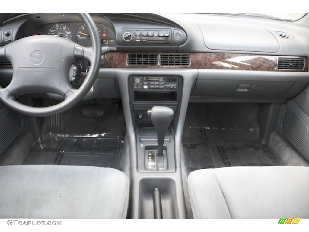 1995 Altima GXE - Blue Emerald / Grey photo #5