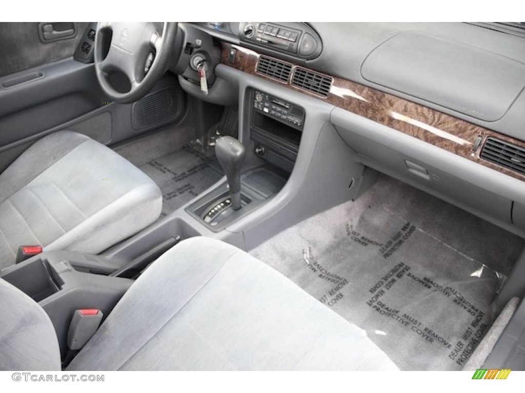 Grey Interior 1995 Nissan Altima GXE Photo #74539616