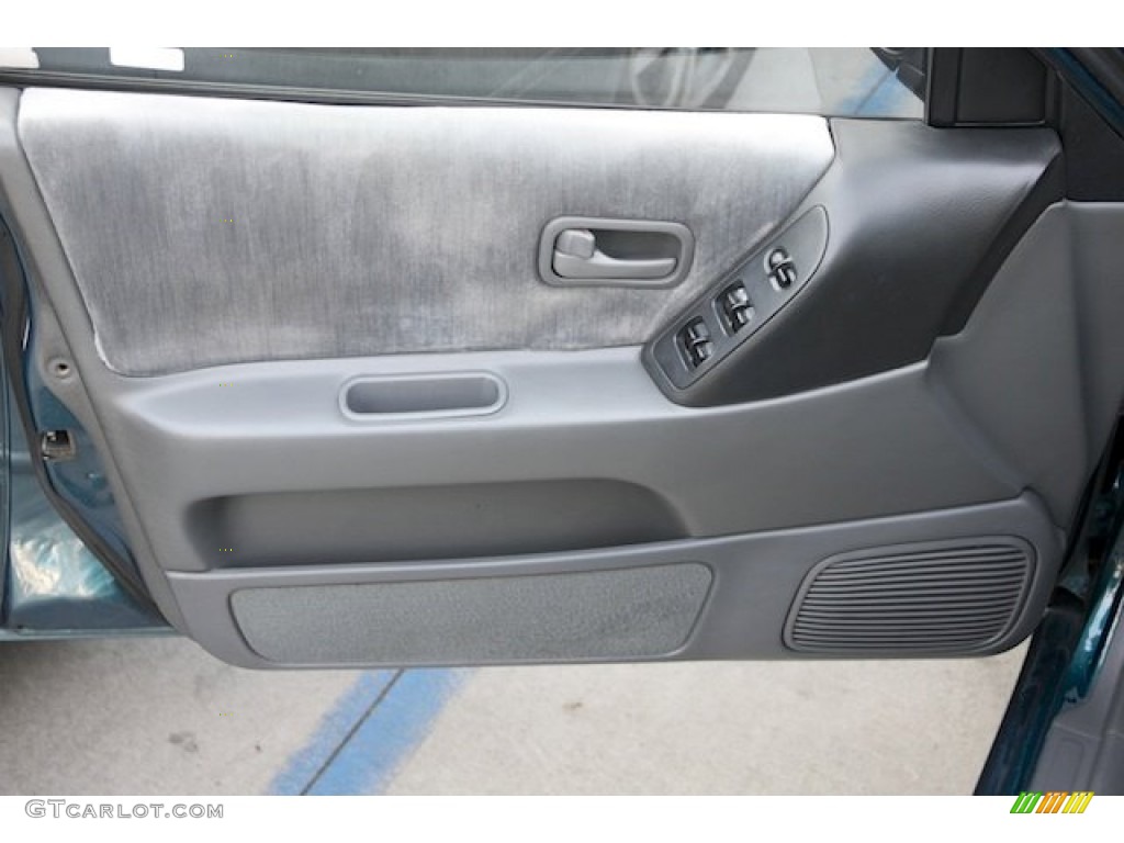 1995 Nissan Altima GXE Grey Door Panel Photo #74539652