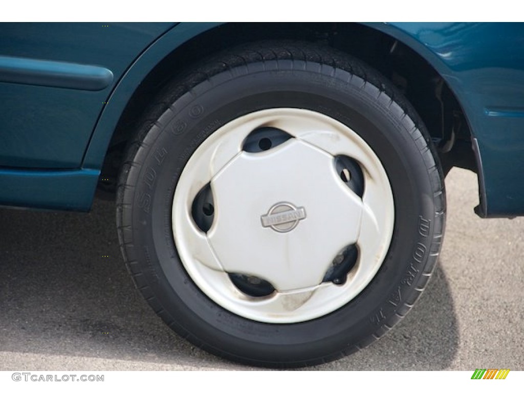 1995 Nissan Altima GXE Wheel Photos