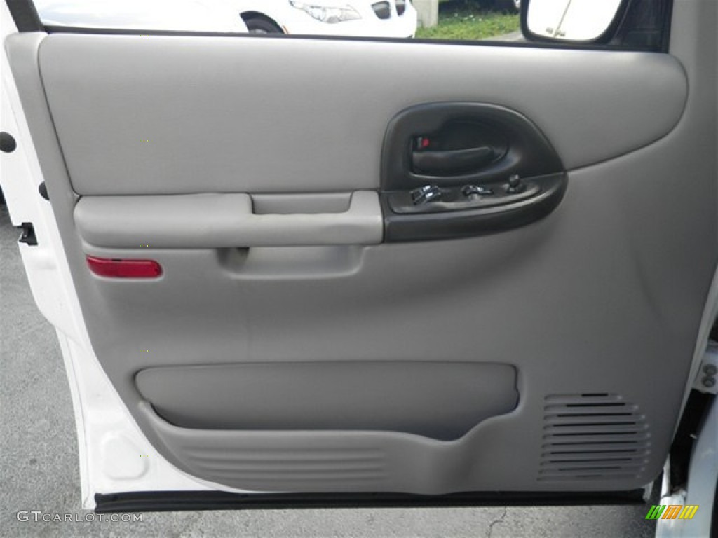 2005 Chevrolet Venture Plus Medium Gray Door Panel Photo #74541192
