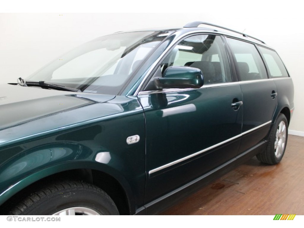 2002 Passat GLX Wagon - Pine Green Metallic / Black photo #10