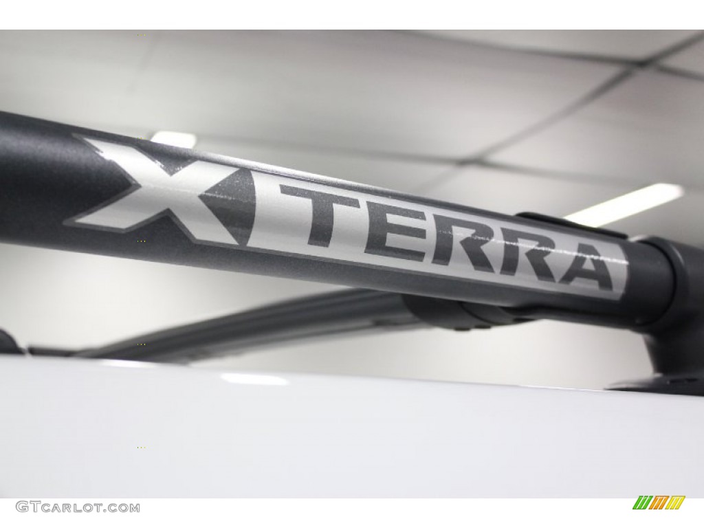 2006 Xterra S 4x4 - Avalanche White / Desert/Graphite photo #63