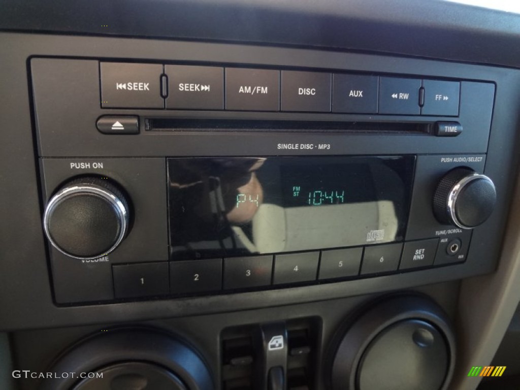 2009 Jeep Wrangler Unlimited X 4x4 Audio System Photos