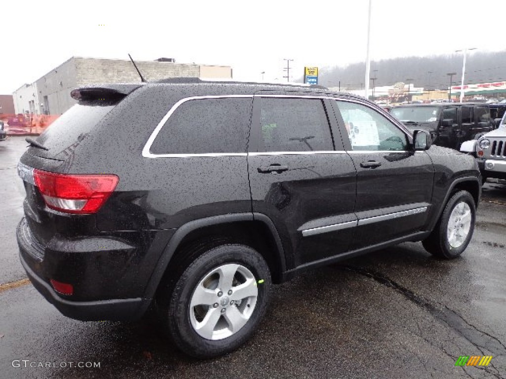 2013 Grand Cherokee Laredo X Package 4x4 - Brilliant Black Crystal Pearl / Black photo #5