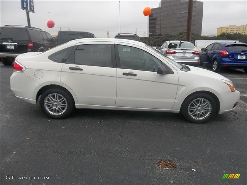 White Suede 2009 Ford Focus SE Sedan Exterior Photo #74563143