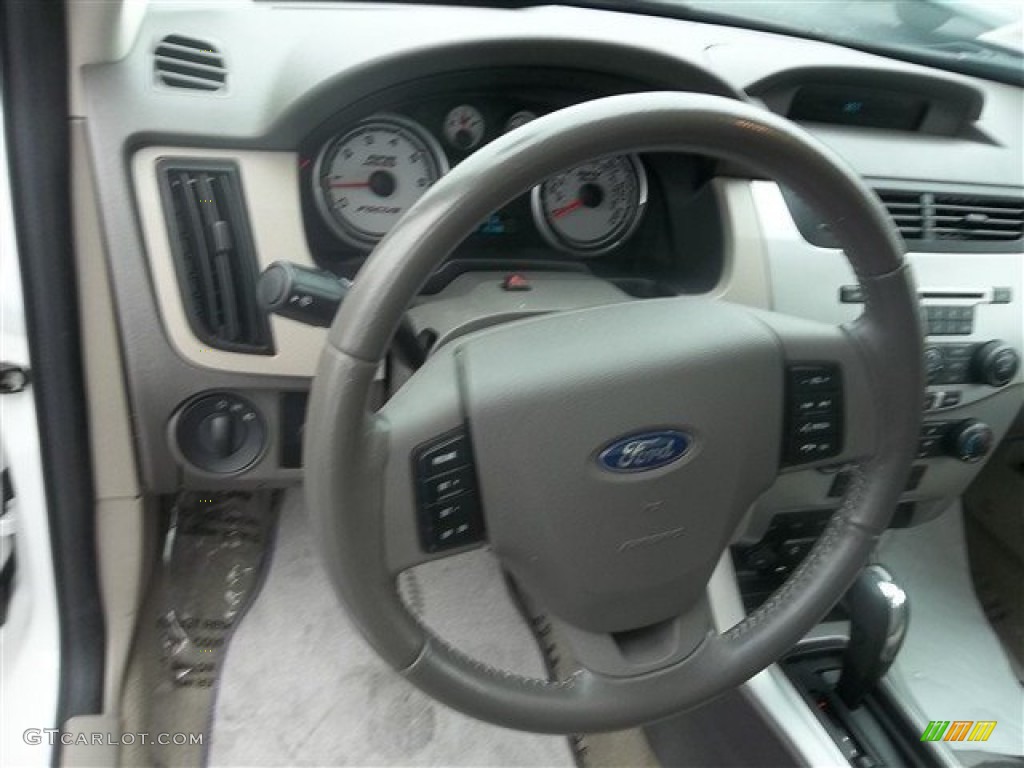 2009 Ford Focus SE Sedan Medium Stone Steering Wheel Photo #74563320