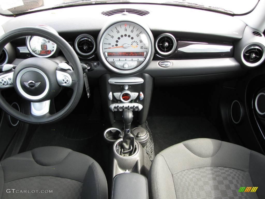 2007 Cooper Hardtop - Sparkling Silver Metallic / Carbon Black/Black photo #20