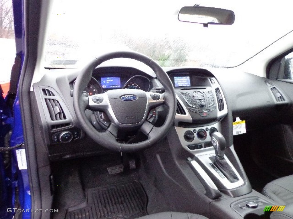 2013 Ford Focus SE Hatchback Charcoal Black Dashboard Photo #74565849