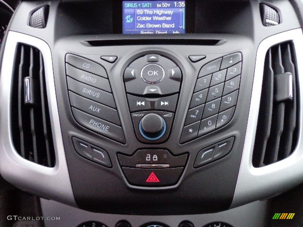 2013 Ford Focus SE Hatchback Controls Photo #74565870