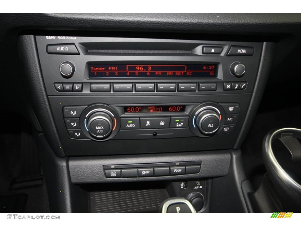 2013 BMW X1 sDrive 28i Controls Photo #74574104