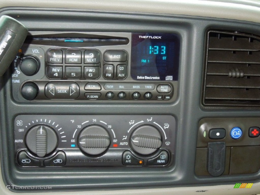 2002 Chevrolet Tahoe LT Audio System Photo #74575019