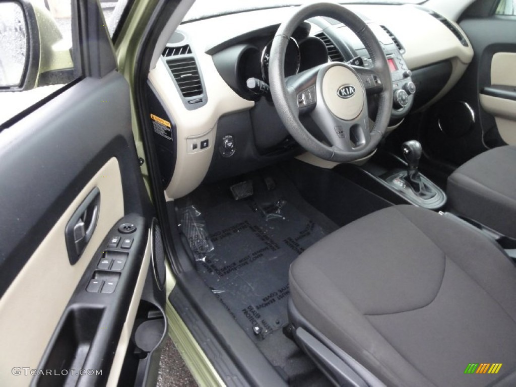 Sand/Black Houndstooth Cloth Interior 2011 Kia Soul ! Photo #74575538