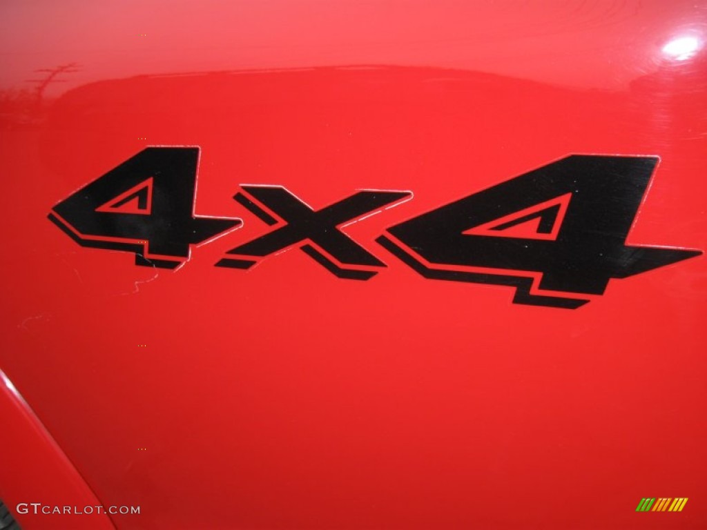 2004 Dakota Sport Quad Cab 4x4 - Flame Red / Dark Slate Gray photo #27