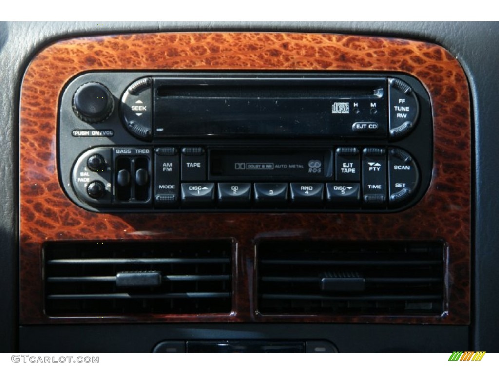 2003 Jeep Grand Cherokee Overland 4x4 Audio System Photo #74578628