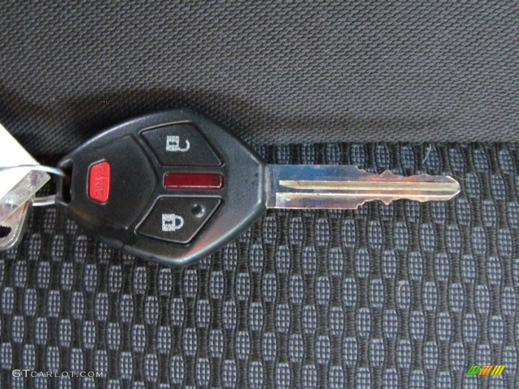 2008 Mitsubishi Endeavor LS AWD Keys Photo #74578688
