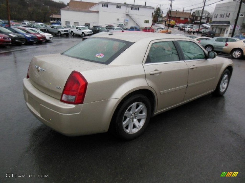 Linen Gold Metallic 2006 Chrysler 300 Standard 300 Model Exterior Photo #74582486