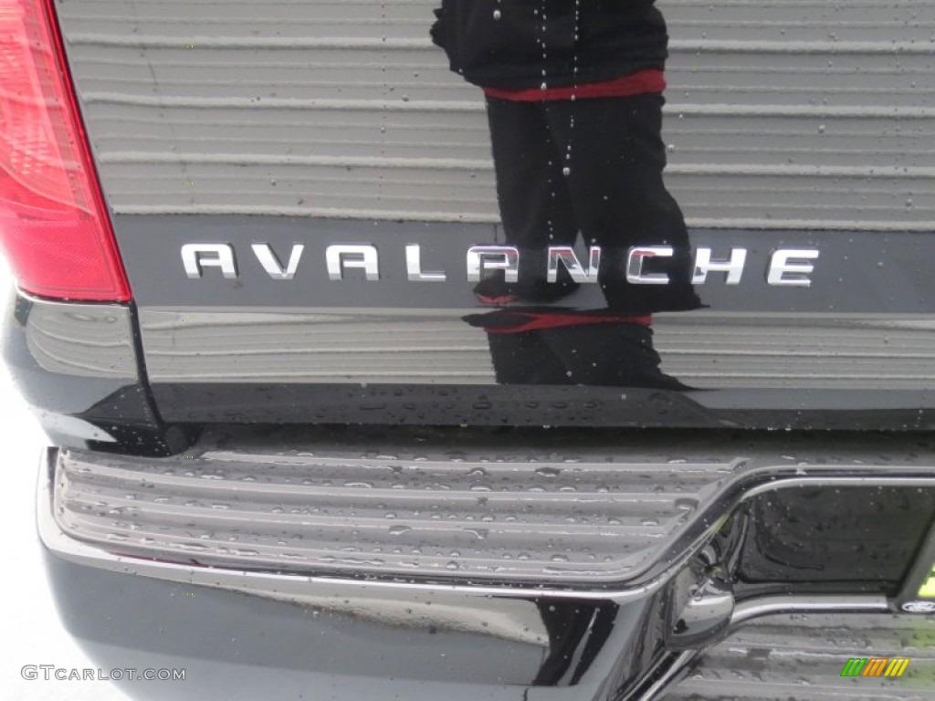 2013 Chevrolet Avalanche LTZ Black Diamond Edition Marks and Logos Photo #74582762