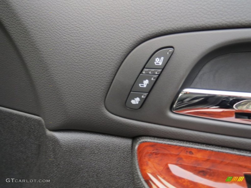 2013 Chevrolet Avalanche LTZ Black Diamond Edition Controls Photo #74582850