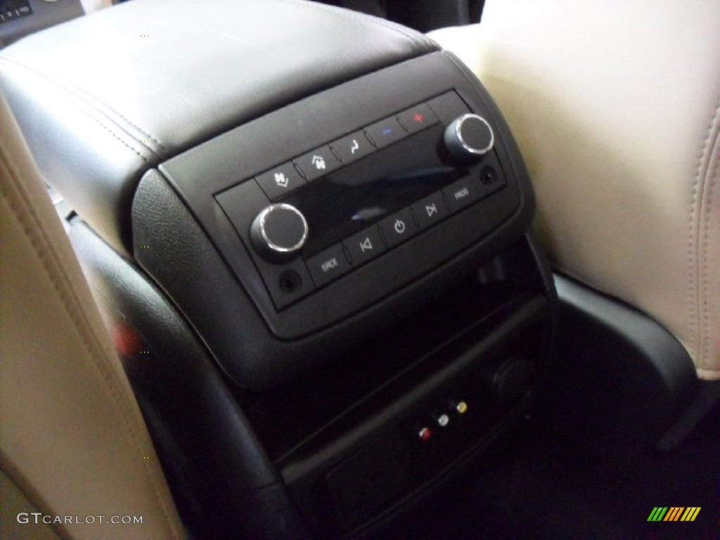 2010 Chevrolet Traverse LTZ AWD Controls Photo #74582871