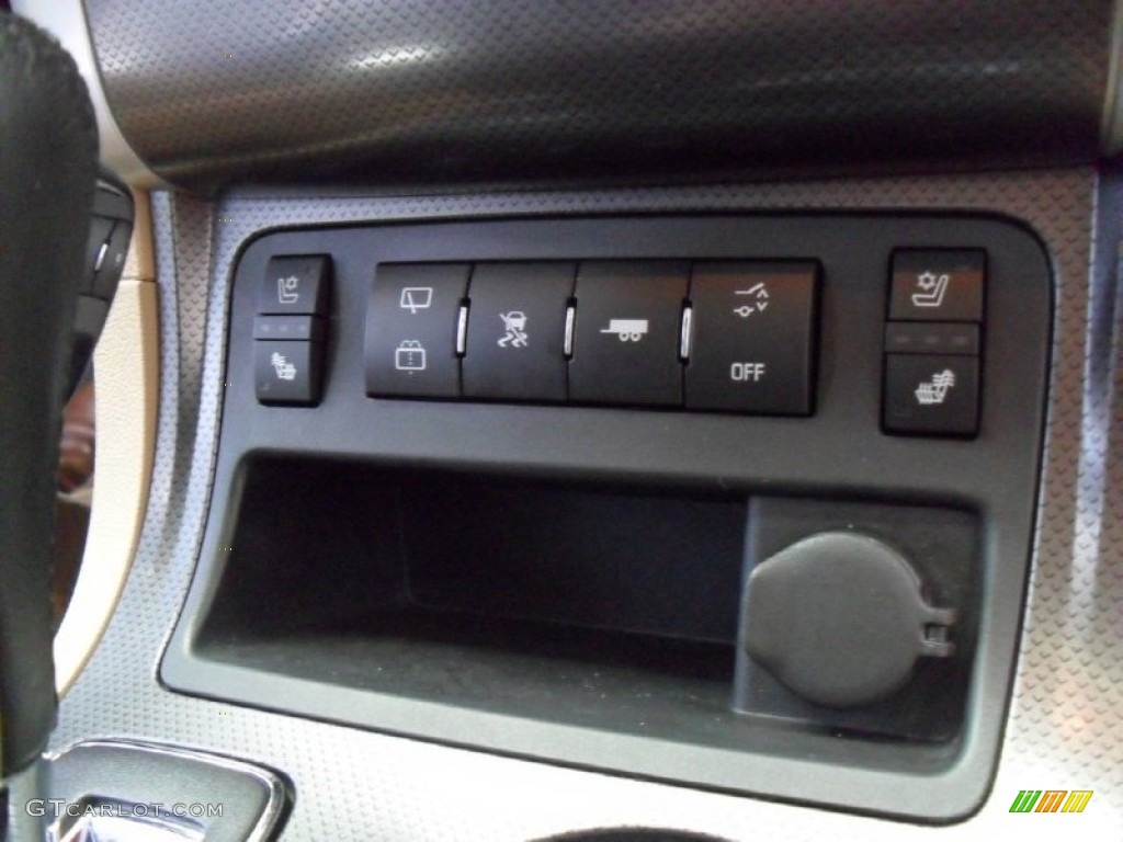 2010 Chevrolet Traverse LTZ AWD Controls Photo #74583019