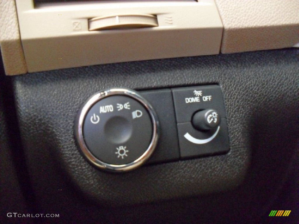 2010 Chevrolet Traverse LTZ AWD Controls Photos