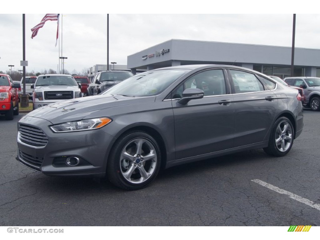 2013 Fusion SE 2.0 EcoBoost - Sterling Gray Metallic / SE Appearance Package Charcoal Black/Red Stitching photo #6