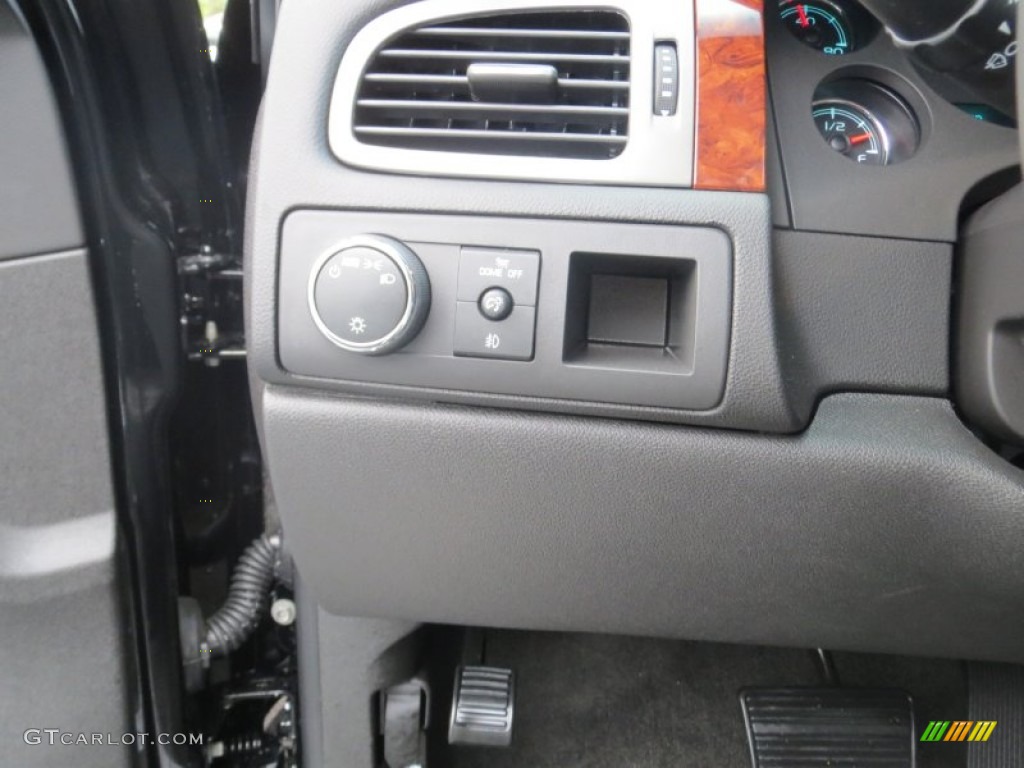 2013 Chevrolet Avalanche LTZ Black Diamond Edition Controls Photos