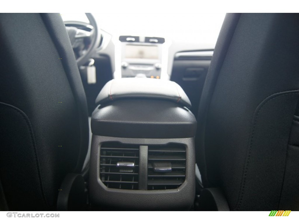 2013 Fusion SE 2.0 EcoBoost - Sterling Gray Metallic / SE Appearance Package Charcoal Black/Red Stitching photo #20