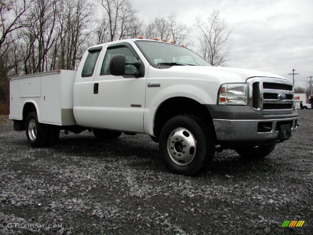 2005 F350 Super Duty XLT SuperCab 4x4 Commercial - Oxford White / Medium Flint photo #15