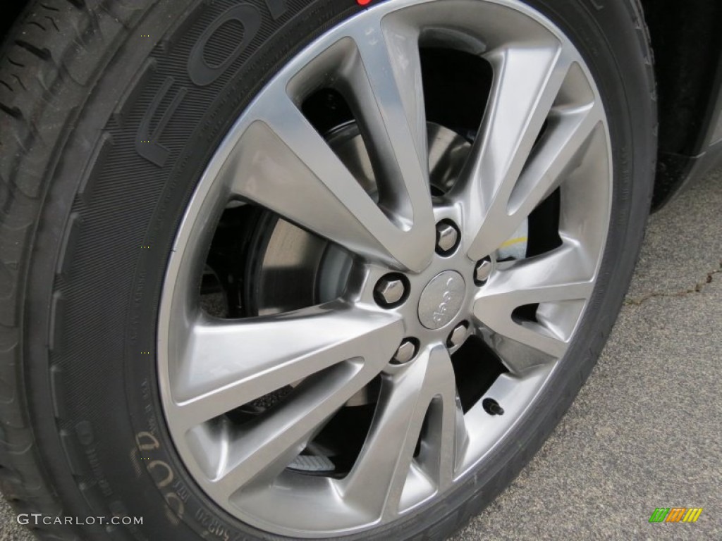 2013 Jeep Grand Cherokee Laredo X Package Wheel Photos